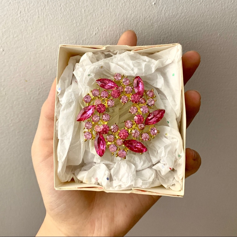 NWOT vintage pink gem brooch